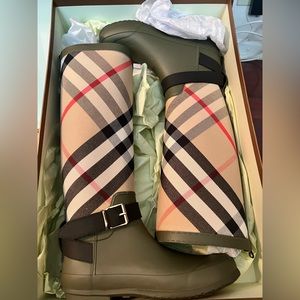 Burberry Khaki Vintage Check Simeon Rain Boots size 6 NEW IN BOX